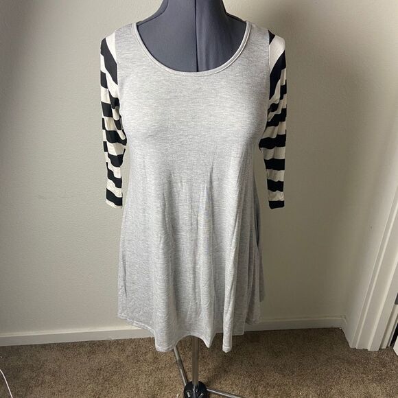 Miss 2 Day Stripe 3/4 Sleeve Wide Hem Women’s Small Gray Scoop Neck Dress - Picture 1 of 8